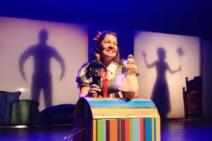 Espetáculo 'A Menina que Entra em Livros' chega a João Monlevade em julho