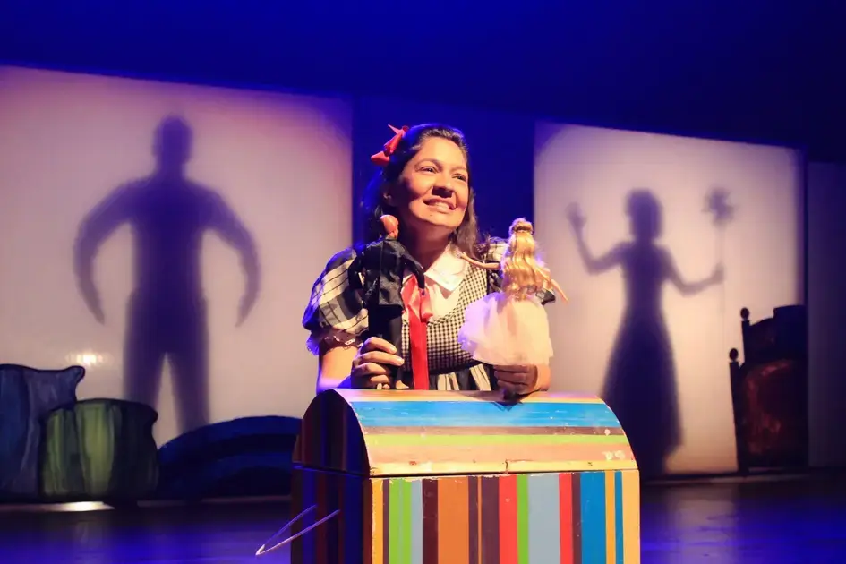 Espetáculo 'A Menina que Entra em Livros' chega a João Monlevade em julho