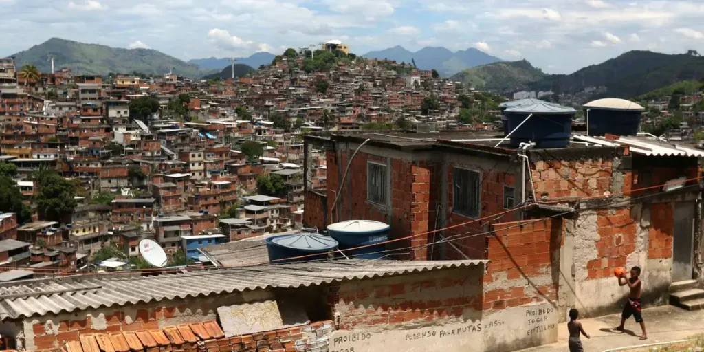 Estudo revela que gênero, raça e origem familiar afetam a mobilidade social no Brasil