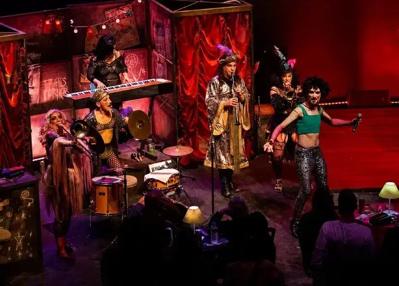 Grupo Galpão apresenta 'Cabaré Coragem' no Festival de Inverno de Itabira