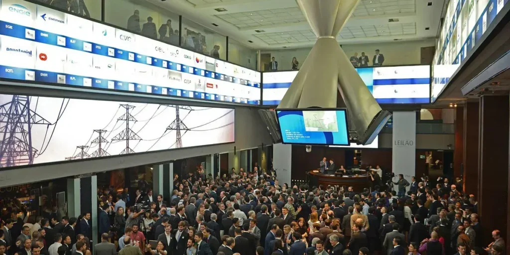 Ibovespa supera 174 mil pontos impulsionado por expectativas na Selic Ibovespa supera 174 mil pontos impulsionado por expectativas na Selic