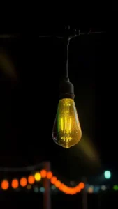 Indenização de R$ 8 mil para família após corte indevido de energia elétrica