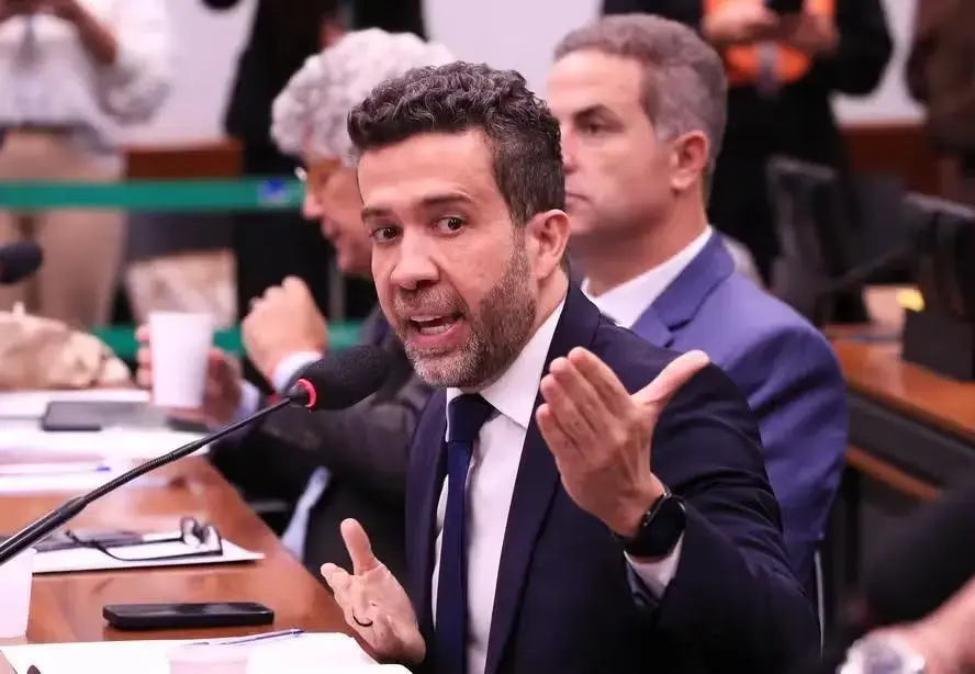 Janones declara guerra ao bolsonarismo em novo discurso Janones declara guerra ao bolsonarismo em novo discurso