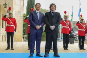 Javier Milei é homenageado e brilha na convenção do PL