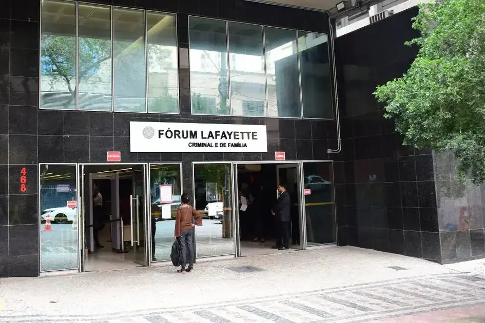 Justiça de Minas Gerais torna réu homem acusado de feminicídio