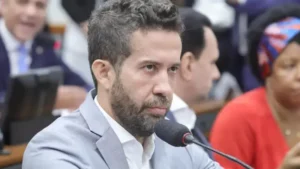 Justiça solicita esclarecimentos a Janones sobre acusações a Michelle