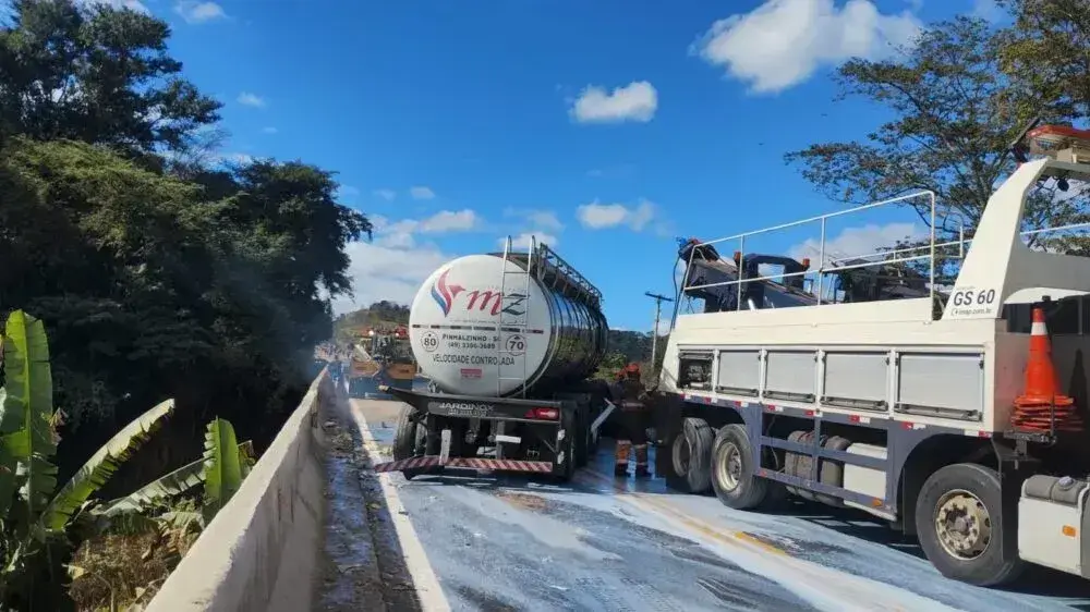 Liberação da BR-381 em Nova Era: acidente gera horas de congestionamento