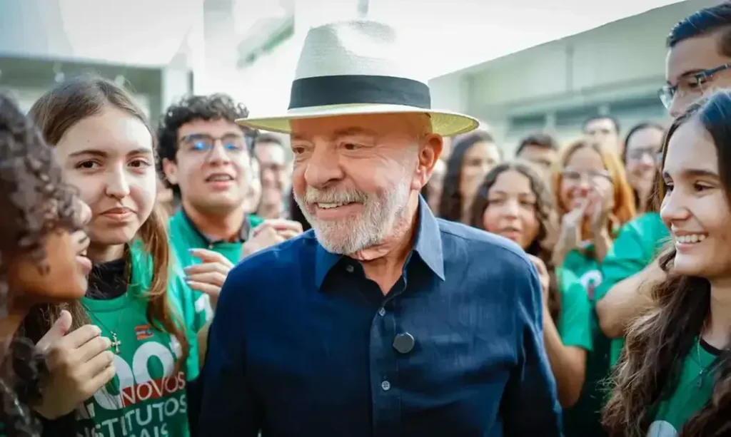 Lula lidera pesquisa para presidência em 2026, superando adversários Lula lidera pesquisa para presidência em 2026, superando adversários