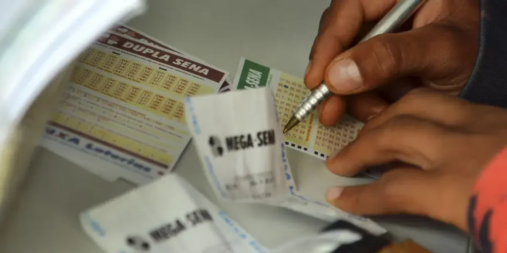 Mega-Sena acumula e próximo prêmio atinge R$ 45 milhões