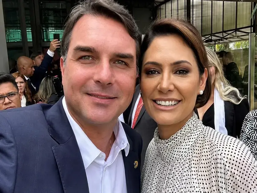 Michelle aceita desculpas de Flávio em gesto pela ‘reconstrução do Brasil’ Michelle aceita desculpas de Flávio em gesto pela 'reconstrução do Brasil'