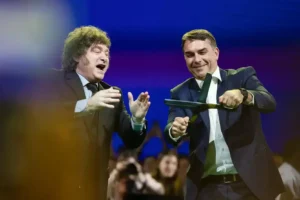 Milei Intensifica Crise Diplomática com Ataques a Lula e Moraes