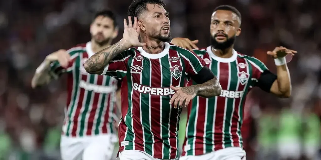 Noite tensa no Maracanã e derrota do Grêmio destacam Brasileirão Noite tensa no Maracanã e derrota do Grêmio destacam Brasileirão