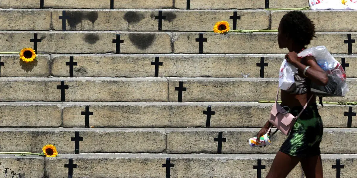 Redução das mortes violentas no Brasil em 2025: destaque para feminicídios