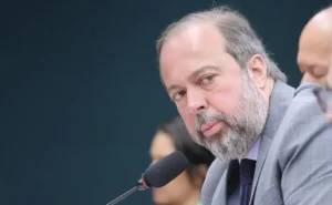 Silveira pode enfrentar CPMI: entenda os desdobramentos políticos