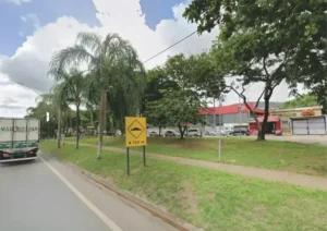 Supressão de Árvores na Praça Rodrigo Bastieri Inicia Nova Fase das Obras da BR-381