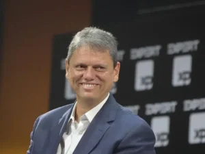 Tarcísio de Freitas aumenta sua estratégia de campanha em São Paulo
