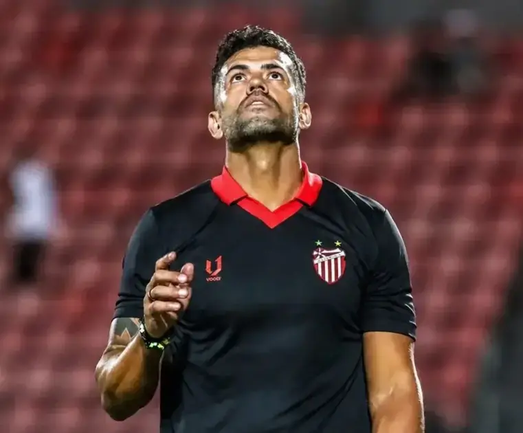 Técnico do Villa Nova celebra vitória sobre o Valério e vaga nas semifinais