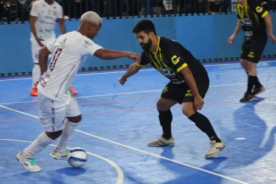 Torneio Pés de Pomba de Futsal: 12 equipes em ação em Barão de Cocais Torneio Pés de Pomba de Futsal: 12 equipes em ação em Barão de Cocais