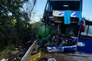 Tragédia em Minas Gerais: tanque de caminhão causa acidente fatal com ônibus