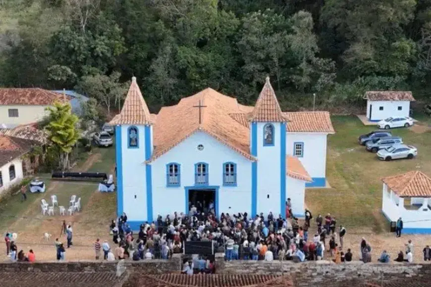 Uma das igrejas mais antigas de Minas reabre