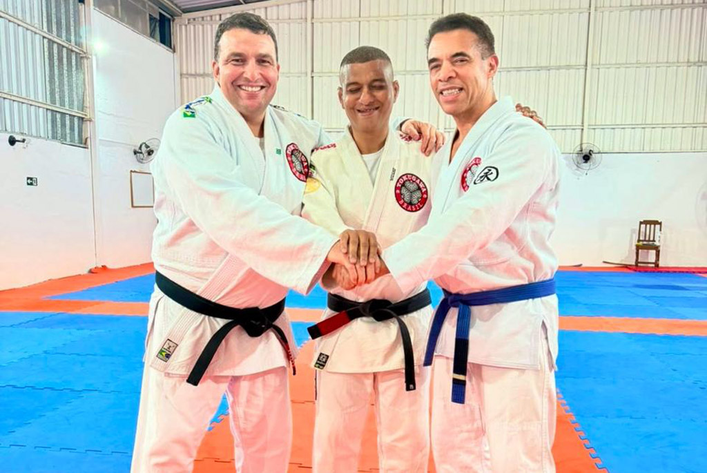 Atleta com deficiência visual conquista faixa-preta de Jiu-Jitsu e celebra trajetória de inclusão
