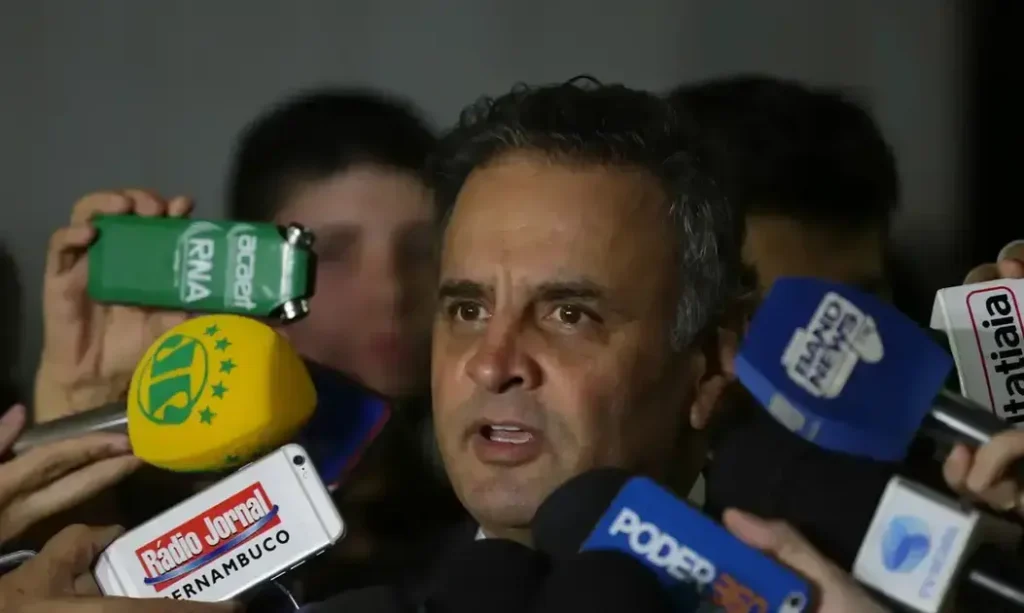 Aécio Neves confirma candidatura ao Senado por Minas Gerais Aécio Neves confirma candidatura ao Senado por Minas Gerais