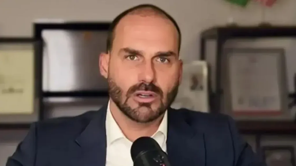 Apartamento de Eduardo Bolsonaro no Rio será leiloado em breve Apartamento de Eduardo Bolsonaro no Rio será leiloado em breve