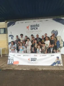 Atletas de Monlevade brilham com 49 medalhas em torneio de Taekwondo