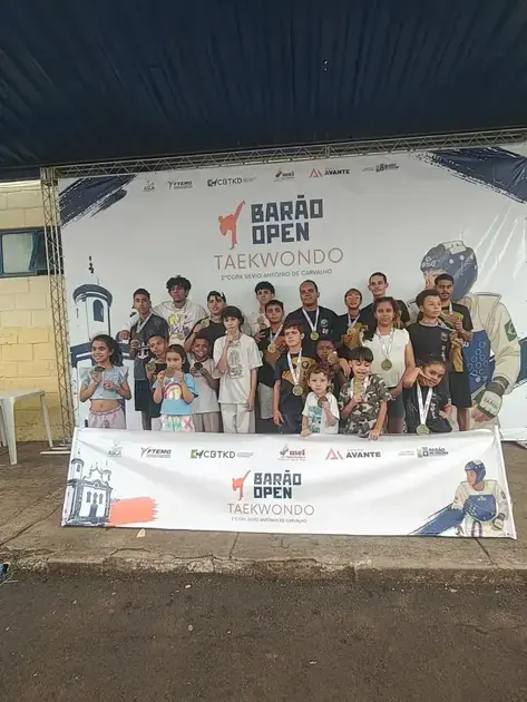 Atletas de Monlevade brilham com 49 medalhas em torneio de Taekwondo