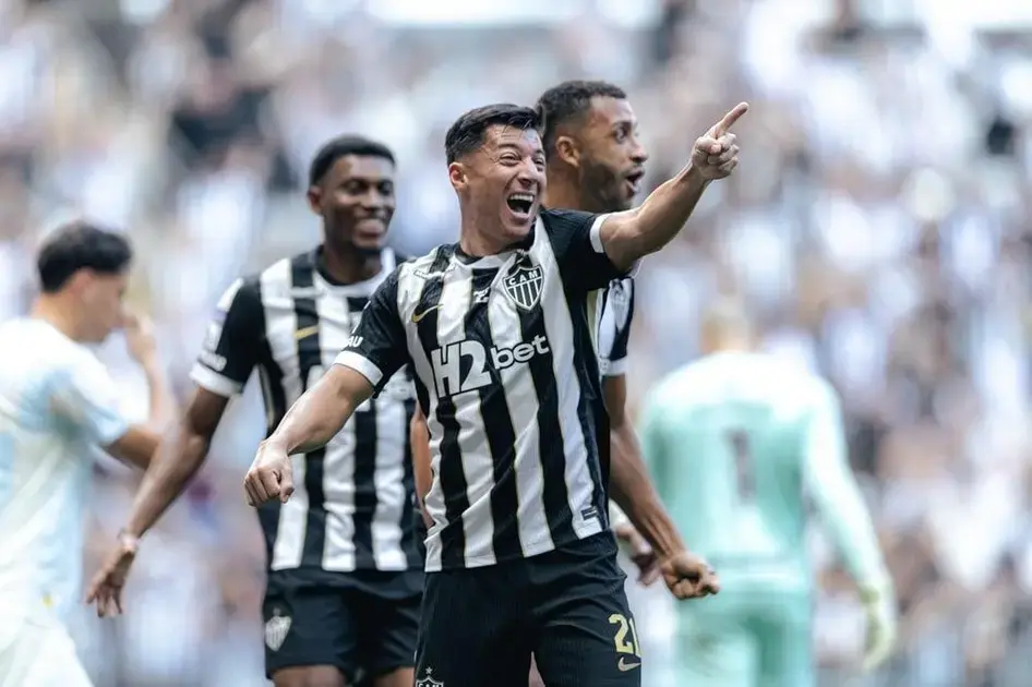 Atlético-MG vence Grêmio por 3 a 0 e se aproxima do G-6 no Brasileirão