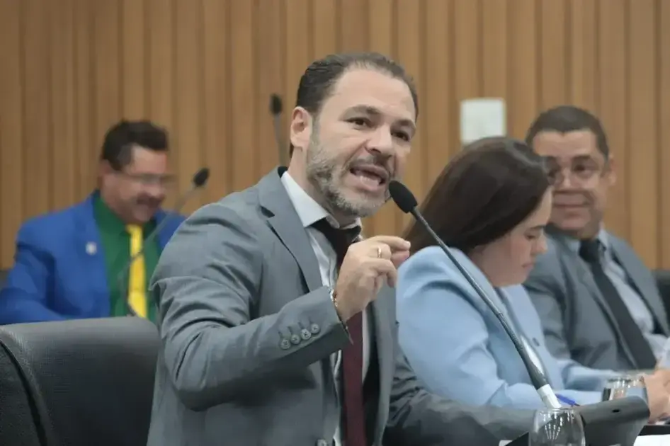 Bernardo Rosa propõe capacitação de servidores para fiscalização da mineração em Itabira Bernardo Rosa propõe capacitação de servidores para fiscalização da mineração em Itabira