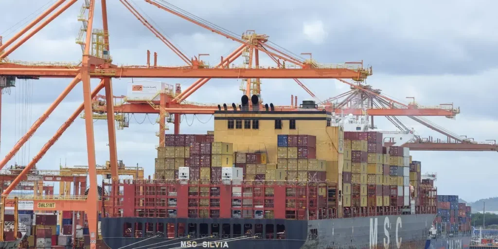 Brasil registra superávit de US$ 7 bilhões na balança comercial em julho Brasil registra superávit de US$ 7 bilhões na balança comercial em julho