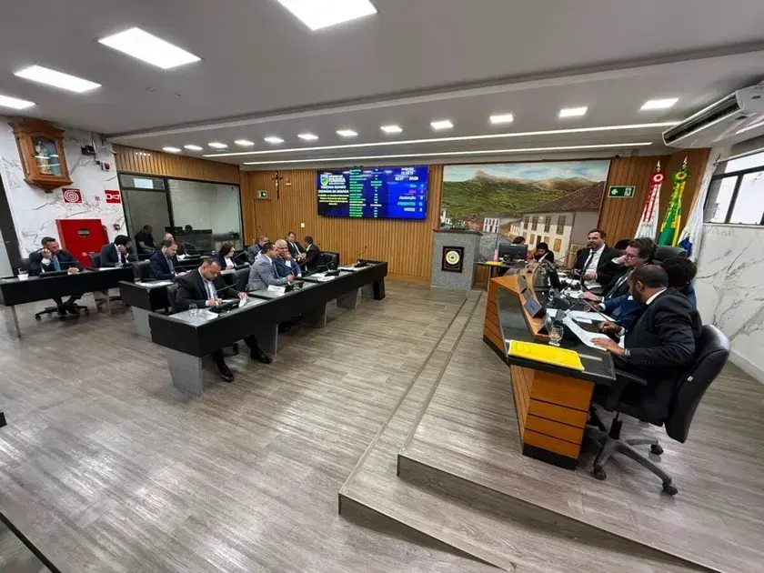 Câmara de Itabira aprova programas de alfabetização e reconhecimento cultural