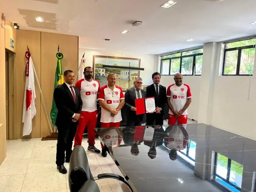 Câmara de Itabira entrega Moção de Aplausos à TV VEC pela cobertura do Valério Câmara de Itabira entrega Moção de Aplausos à TV VEC pela cobertura do Valério