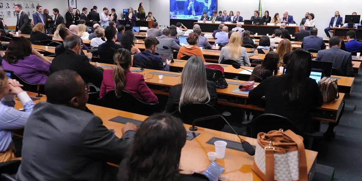 Câmara dos Deputados instala comissão para PEC sobre redução da maioridade penal