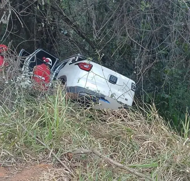 Casal de idosos sofre acidente na MG-462 em Itabira