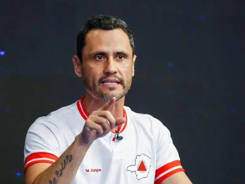 Cleitinho pede proteção à prefeita do PT por apoio durante crise Cleitinho pede proteção à prefeita do PT por apoio durante crise