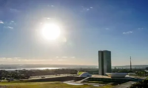 Congresso Nacional analisa fim da jornada 6×1 e isenção de imposto sobre compras