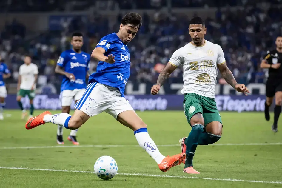 Cruzeiro avança às quartas de final da Copa do Brasil com vitória sobre Chapecoense Cruzeiro avança às quartas de final da Copa do Brasil com vitória sobre Chapecoense