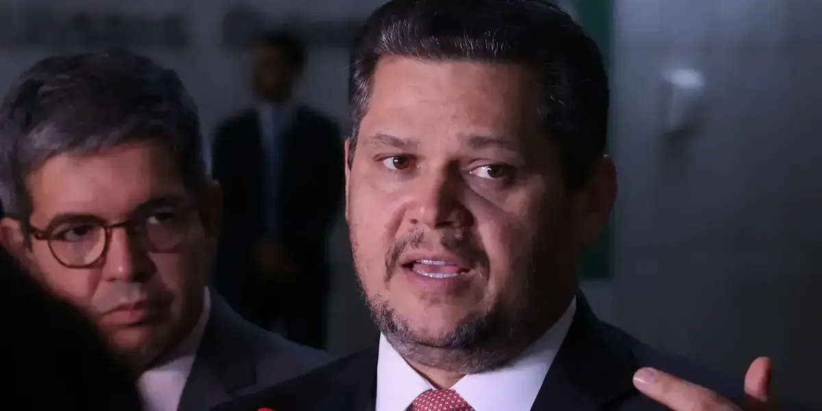 Davi Alcolumbre despacha PEC que extingue a escala 6x1 no Senado