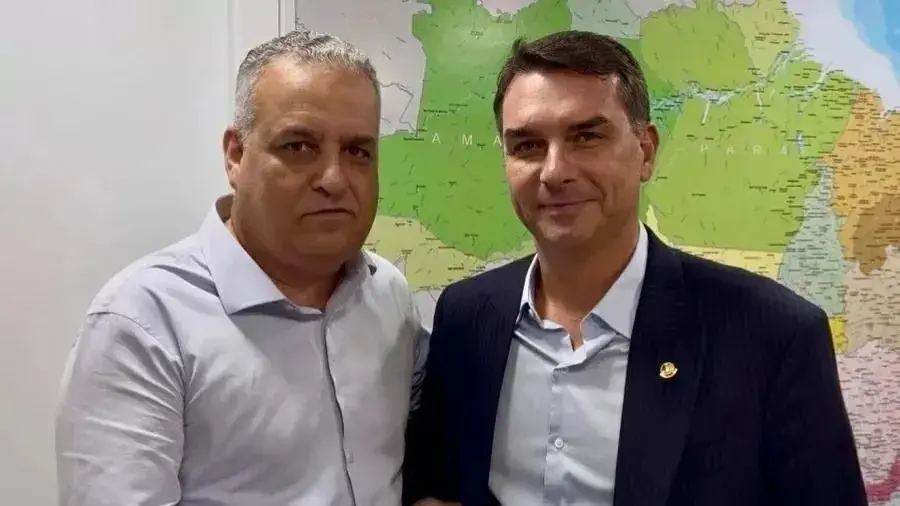 Flávio Bolsonaro defende Alfredo Gaspar e reafirma chapa presidencial
