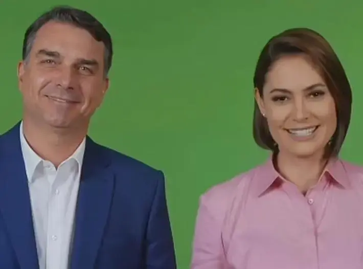 Flávio Bolsonaro reforça presença de Michelle no palanque de BH Flávio Bolsonaro reforça presença de Michelle no palanque de BH