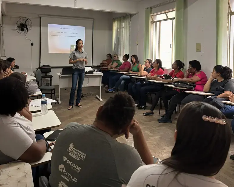 Formação para Serventes da Rede Municipal de Ensino Acontece em Belo Oriente