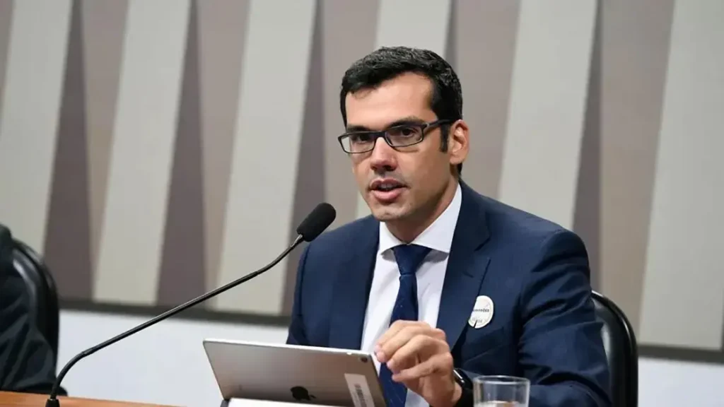 Impacto da Crise dos Correios nas Eleições: Uma Análise Econômica Impacto da Crise dos Correios nas Eleições: Uma Análise Econômica