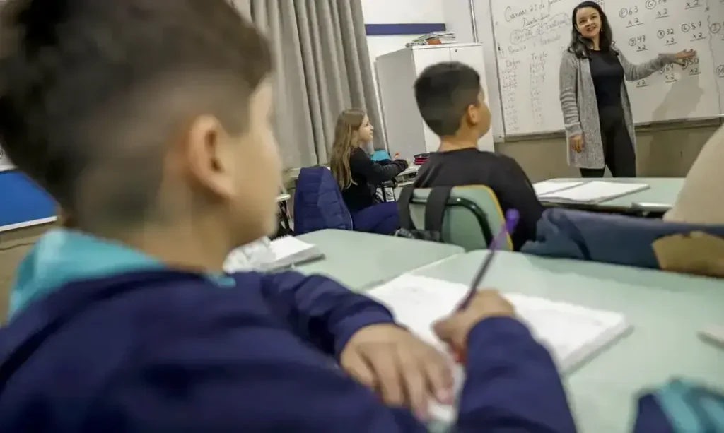 Inscrições abertas para extensão de carga horária de professores em Itabira