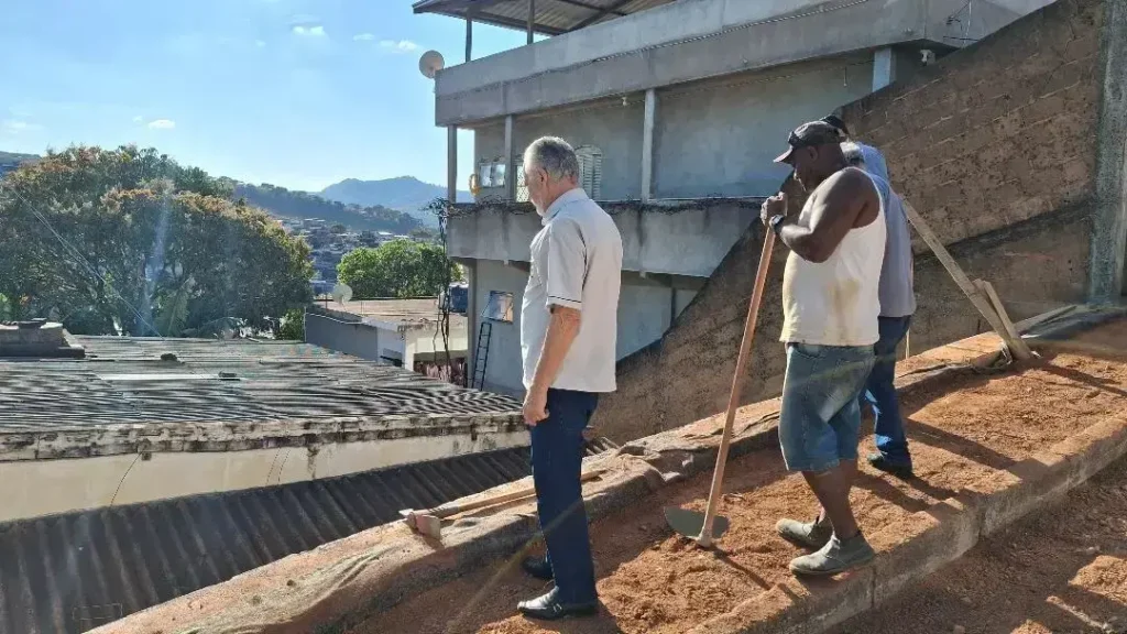 João Monlevade finaliza obra de contenção na rua Felipe Camarão