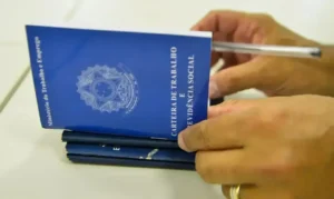 Justiça determina que Casas Bahia reverta demissões e suspenda novos cortes
