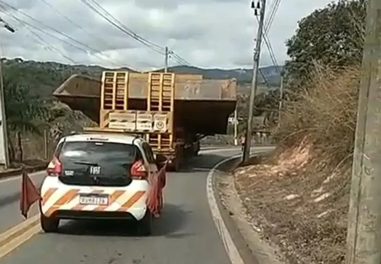 Lentidão no trânsito: transporte de báscula nas rodovias de Itabira