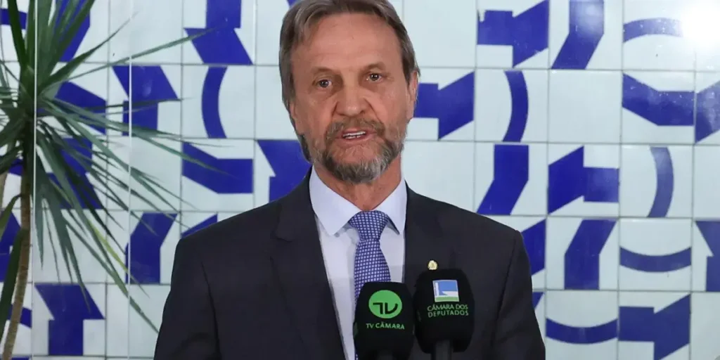 Líder do PT passa mal durante reunião e plenário é suspenso Líder do PT passa mal durante reunião e plenário é suspenso