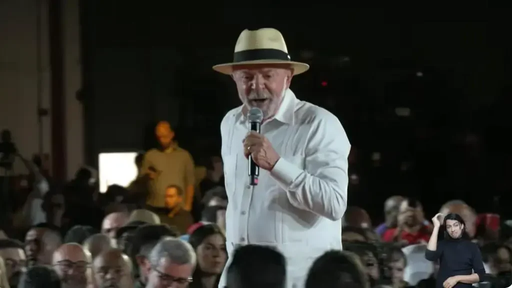Lula busca apoio do eleitorado feminino e reencontra raízes do PT em convenção Lula busca apoio do eleitorado feminino e reencontra raízes do PT em convenção